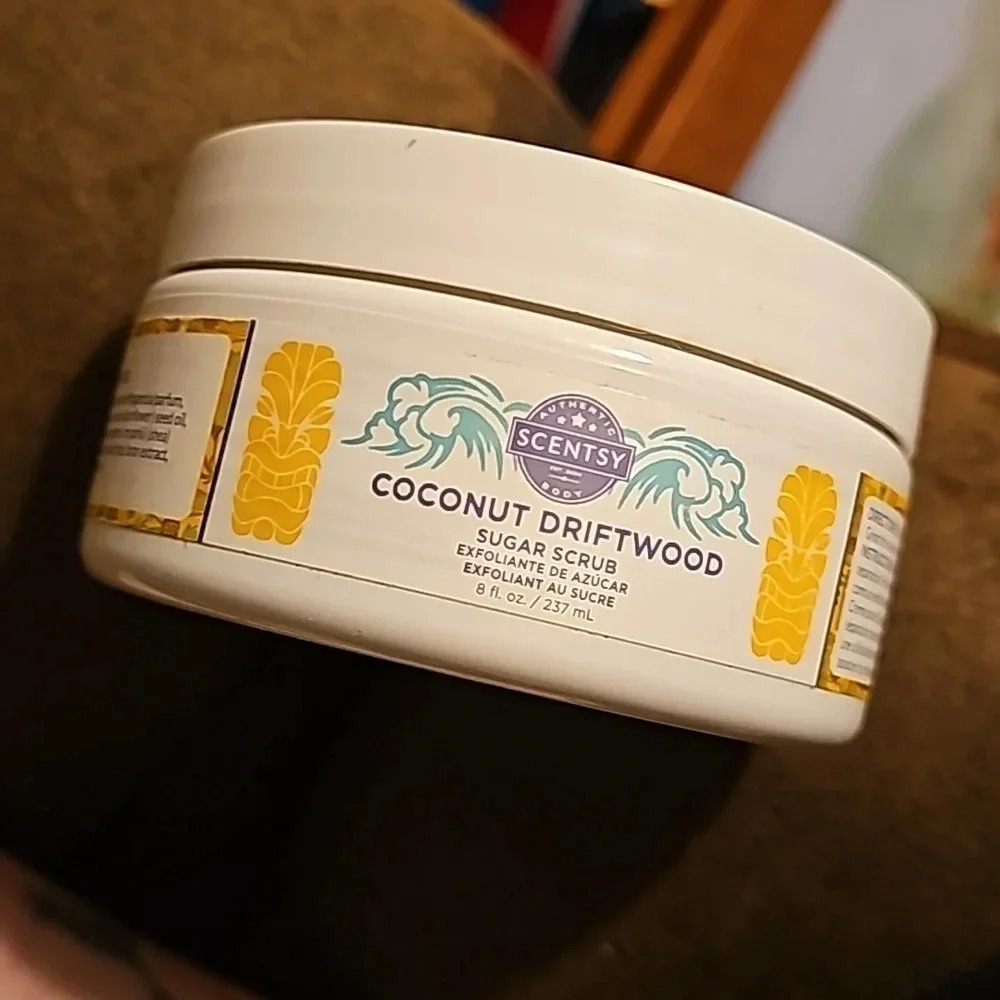 Brand New Scentsy Coconut Driftwood Sugar Scrub